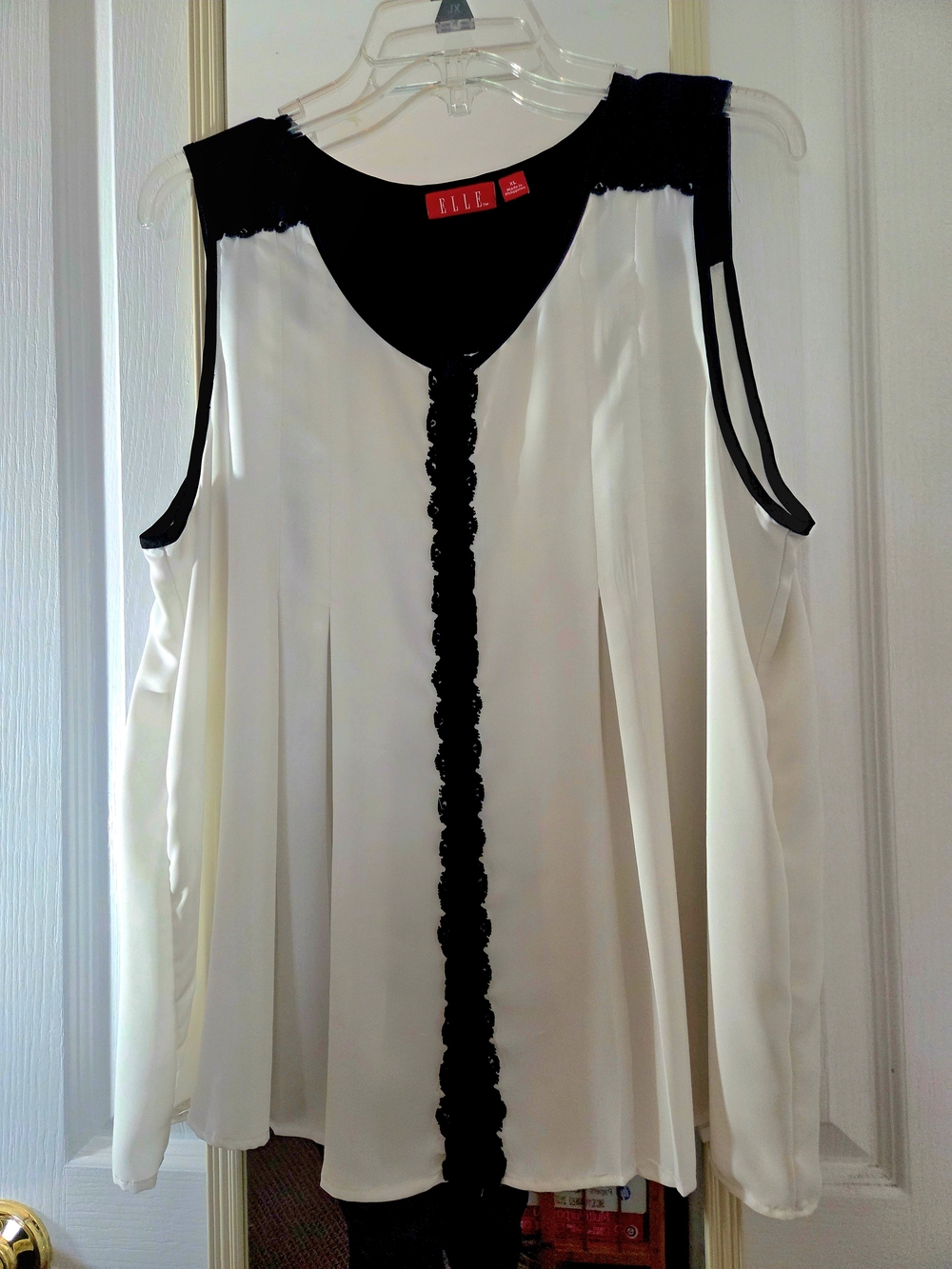 ELLE Cream and Black Sleeveless Blouse